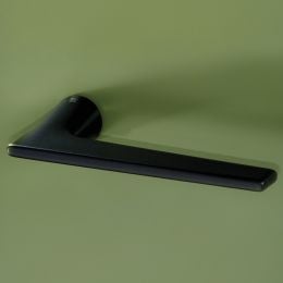 Maniglia per porta Lieve Nuda Verum Italy senza rosetta 2