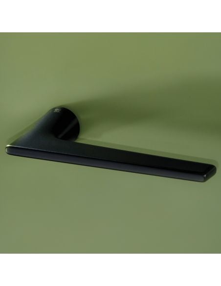 Maniglia per porta Lieve Nuda Verum Italy senza rosetta