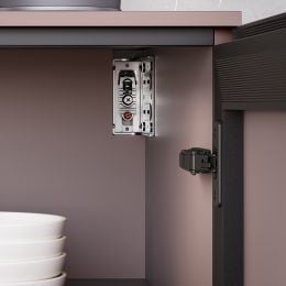 Attaccaglia per base sospesa Ferramenta Livenza Libra H11 con sistema antisganciamento fissaggio con foratura sul mobile 2