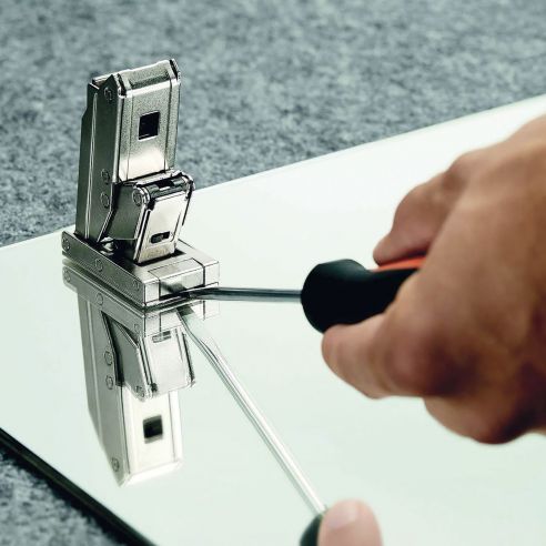 Cerniera per anta in vetro Blum 71B4500C Clip Top Blumotion ammortizzata apertura 110 gradi