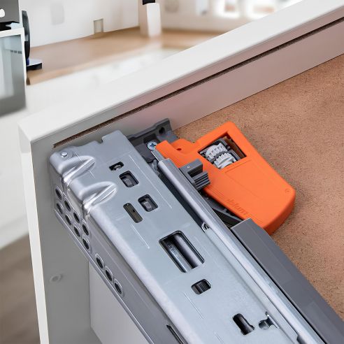 Guida Blum Tandem Blumotion 560H portata 30 kg estrazione totale ammortizzata con frizioni di montaggio