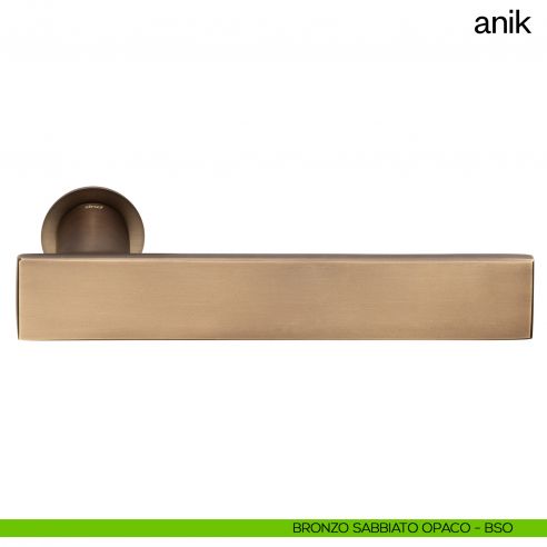 Maniglia per porta Anik dnd Handles con rosetta minimale bronzo sabbiato opaco