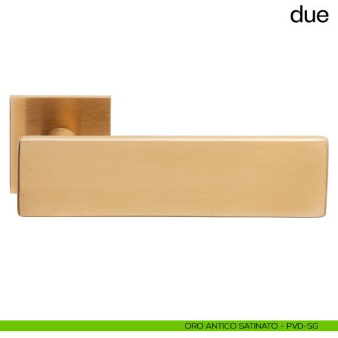 Due dnd handles con rosetta quadrata oro antico satinato