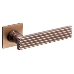 Maniglia per porta Eleonora 02 dnd handles con rosetta quadrata