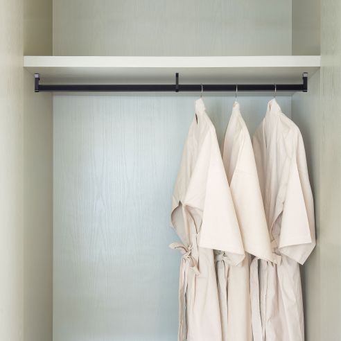 Emuca Lotto di 2 tubi appendiabiti per armadio Silk lunghezza 1,15 m con reggitubi, Alluminio e Tecnoplastica, Verniciato nero