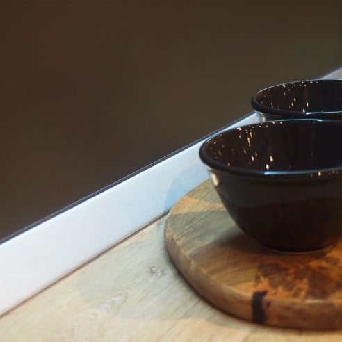 Emuca Alzatina triangolare per cucina Plasline con accessori per installazione., 2,35 m, Anodizzato satinato