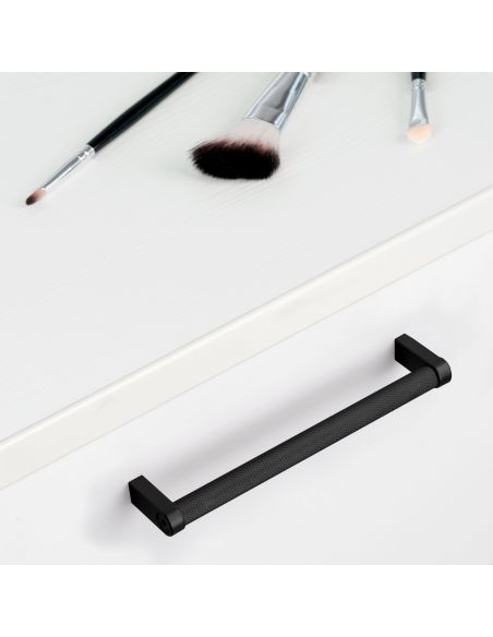 Emuca Lotto di 5 maniglie per mobili Bergen, L141mm, interasse 128mm, Alluminio, Verniciato nero