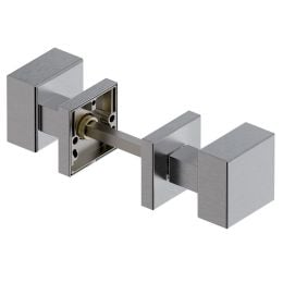 Pomolo girevole spostato in acciaio per porta Qubo S Reguitti Inox