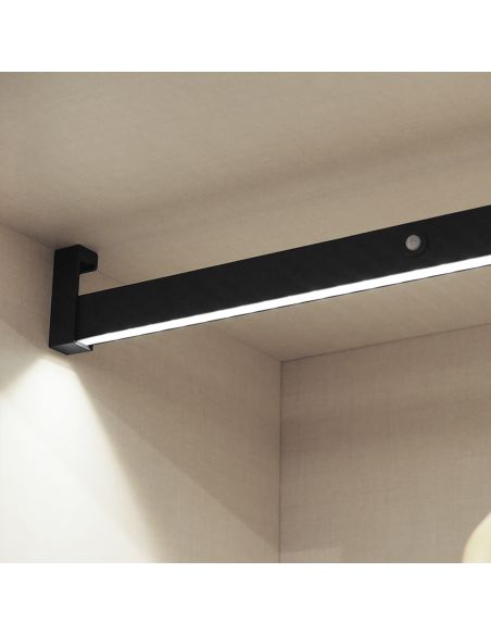 Emuca Barra Appendiabiti per armadi con luce LED Castor, batteria estraibile e sensore di movimento, L1.008 mm, Tecnoplastica e 