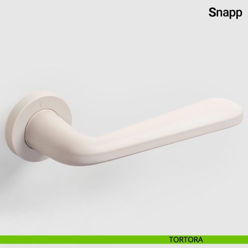 Maniglia porta Snapp Verum Italy realizzata in plastica riciclata - tortora