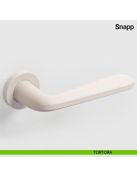Maniglia porta Snapp Verum Italy realizzata in plastica riciclata - tortora