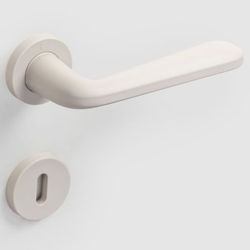 Maniglia porta Snapp Verum Italy realizzata in plastica riciclata - tortora