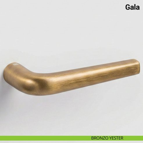 Maniglia per porta Gala Nuda Verum Italy senza rosetta - bronzo yester