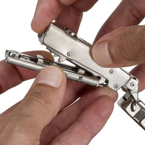 Emuca Lotto di 20 cerniere collo dritto X91 con chiusura soft e Basetta a vite, altezza 1, Acciaio, Nichelato