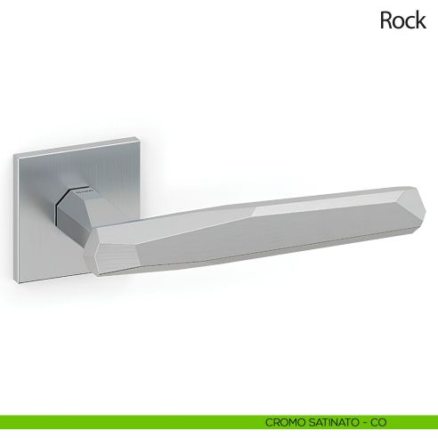 Maniglia per porta Rock Olivari con rosetta quadrata bassa satinato