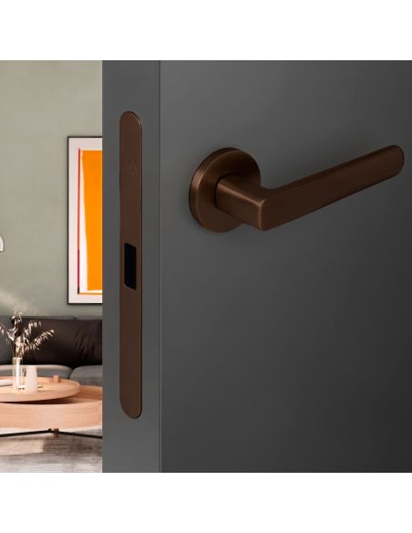 Kombo Box Colombo Design con maniglia Robot6 e Serratura SpinOff Krona Koblenz umber bronze