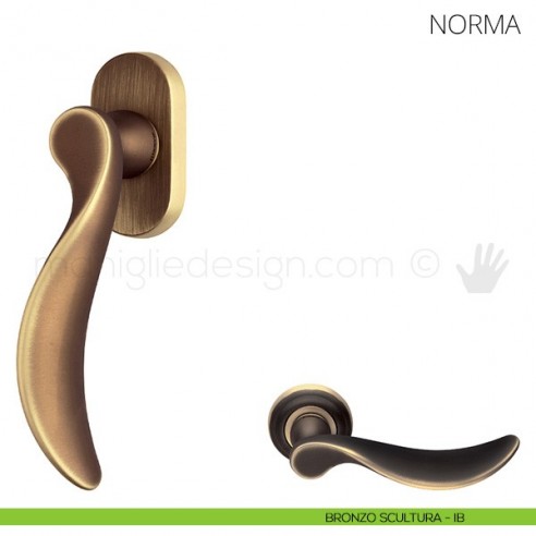 Maniglia per finestra martellina DK Norma Mandelli bronzo scultura