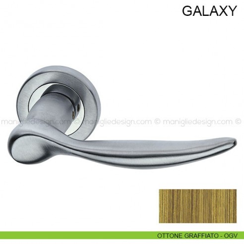 Maniglia per porta Galaxy Pasini ottone graffiato