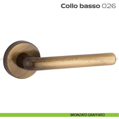 Maniglia per porta 26 Collo Basso Reguitti bronzo graffiato