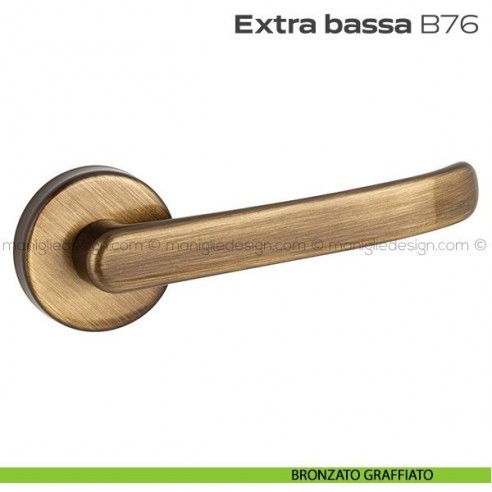 Maniglia ribassata per porta B76 Extra Bassa Reguitti bronzato graffiato