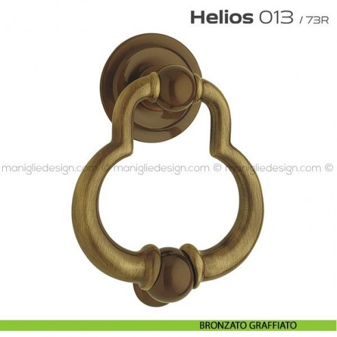 Battente per porta 013 Helios Reguitti con rosetta artistica ø 72 mm bronzato graffiato