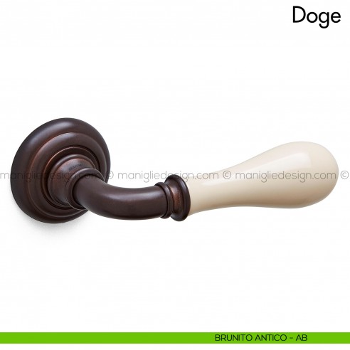 Maniglia per porta Doge con porcellana Mandelli brunito antichizzato