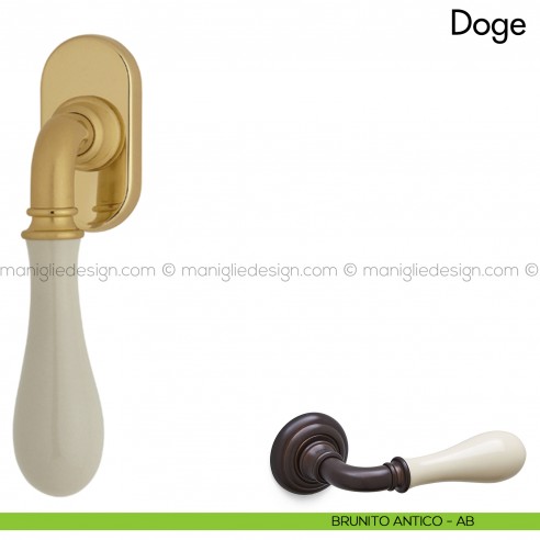 Maniglia per finestra martellina DK Doge con porcellana Mandelli brunito antichizzato
