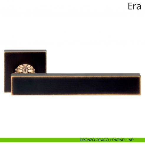 Maniglia per porta interna Era Linea Calì rosetta quadrata tradizionale bronzo opaco + patinè