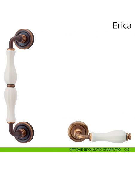 Maniglione con porcellana bianca per porta Erica Linea Calì ottone bronzato graffiato