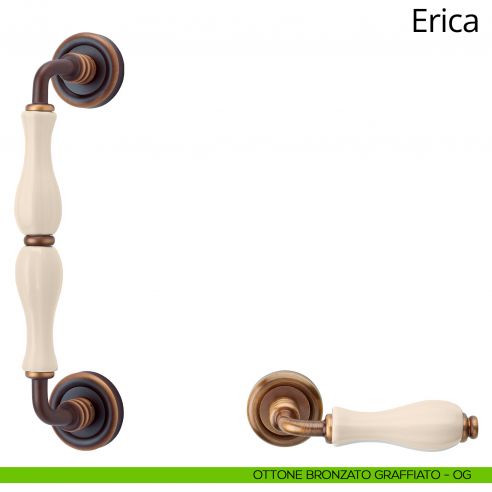 Maniglione con porcellana avorio per porta Erica Linea Calì ottone bronzato graffiato