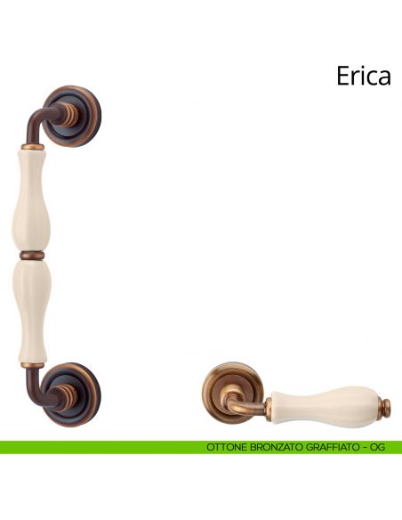 Maniglione con porcellana avorio per porta Erica Linea Calì ottone bronzato graffiato
