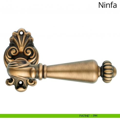 Maniglia per porta interna Ninfa Linea Calì con rosetta artistica patinè