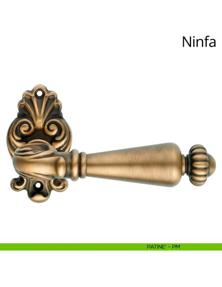 Maniglia per porta interna Ninfa Linea Calì con rosetta artistica patinè