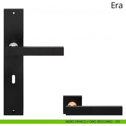 Maniglia con placca per porta Era Linea Calì - nero opaco + oro zecchino - foro patent