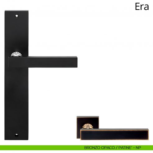 Maniglia con placca per porta Era Linea Calì - bronzo opaco + patinè - placca cieca