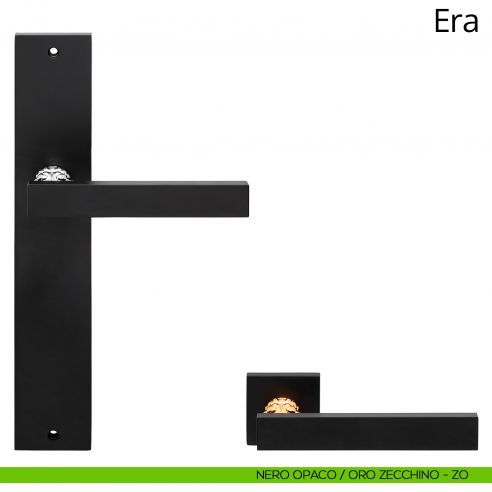 Maniglia con placca per porta Era Linea Calì - nero opaco + oro zecchino - placca cieca