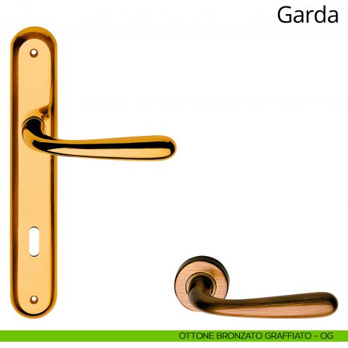 Maniglia con placca per porta Garda Linea Calì - ottone bronzato graffiato - foro patent