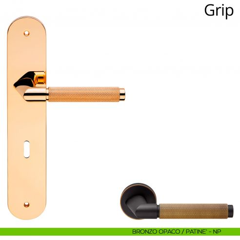 Maniglia con placca per porta Grip Linea Calì - bronzo opaco + patinè - foro patent