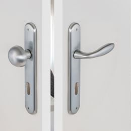 Maniglia per hotel su placca Mach con pomolo fisso Robot Colombo Design 2