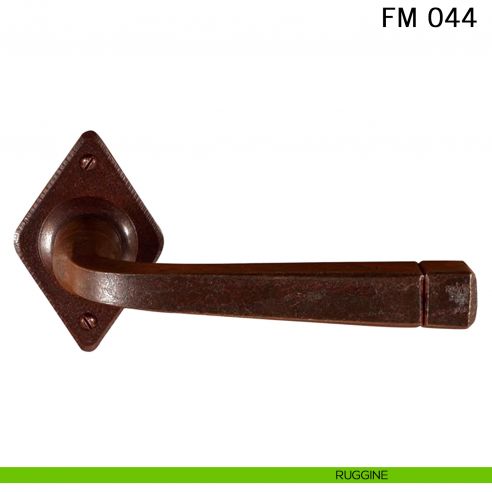 Maniglia in ferro per porta Il Forgiato FM 044 con molla ruggine