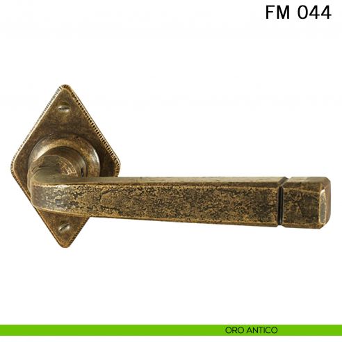 Maniglia in ferro per porta Il Forgiato FM 044 con molla oro antico