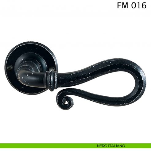 Maniglia in ferro per porta Il Forgiato FM 016 con molla nero italiano