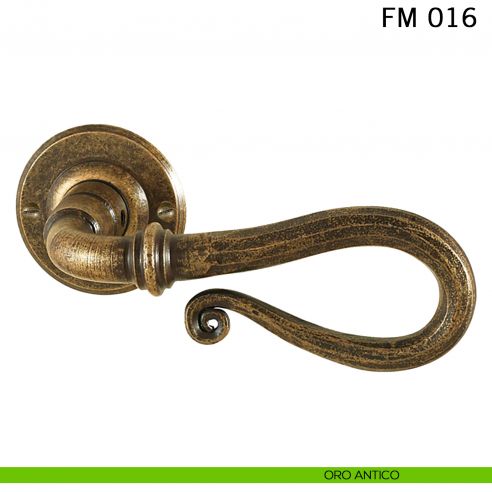 Maniglia in ferro per porta Il Forgiato FM 016 con molla oro antico