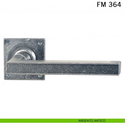 Maniglia in ferro per porta Il Forgiato FM 364 con molla argento antico