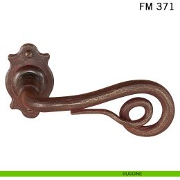 Maniglia in ferro per porta Il Forgiato FM 371 con molla 2