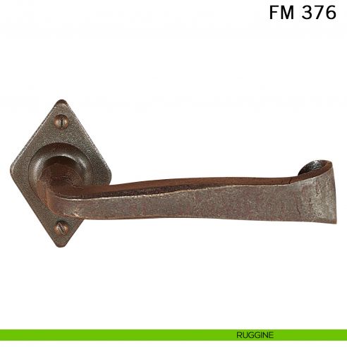 Maniglia in ferro per porta Il Forgiato FM 376 con molla ruggine