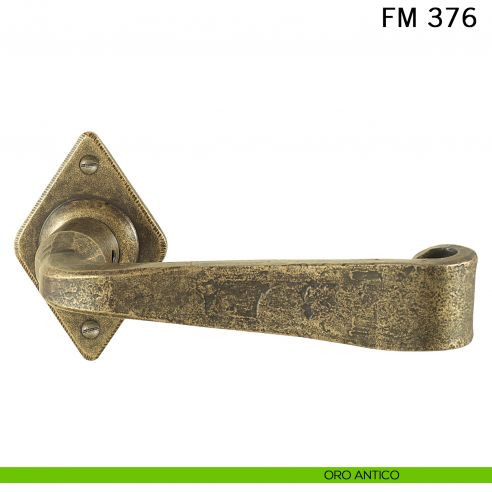 Maniglia in ferro per porta Il Forgiato FM 376 con molla oro antico