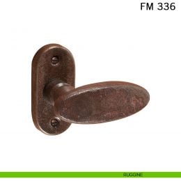 Maniglia in ferro per porta Il Forgiato FM 336 con rosetta ovale 2