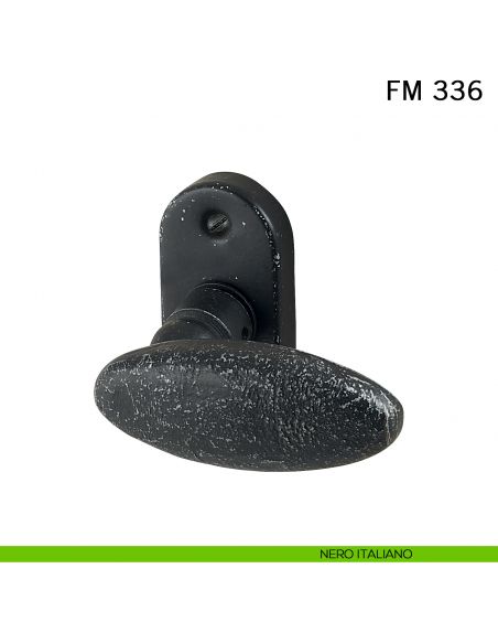 Maniglia in ferro per porta Il Forgiato FM 336 con rosetta ovale nero italiano