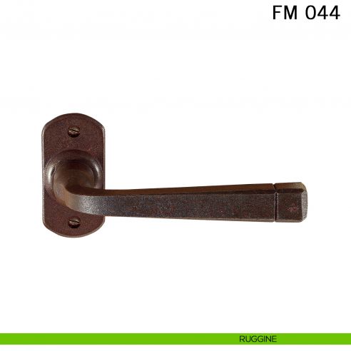 Maniglia in ferro per porta Il Forgiato FM 044 con rosetta ovale